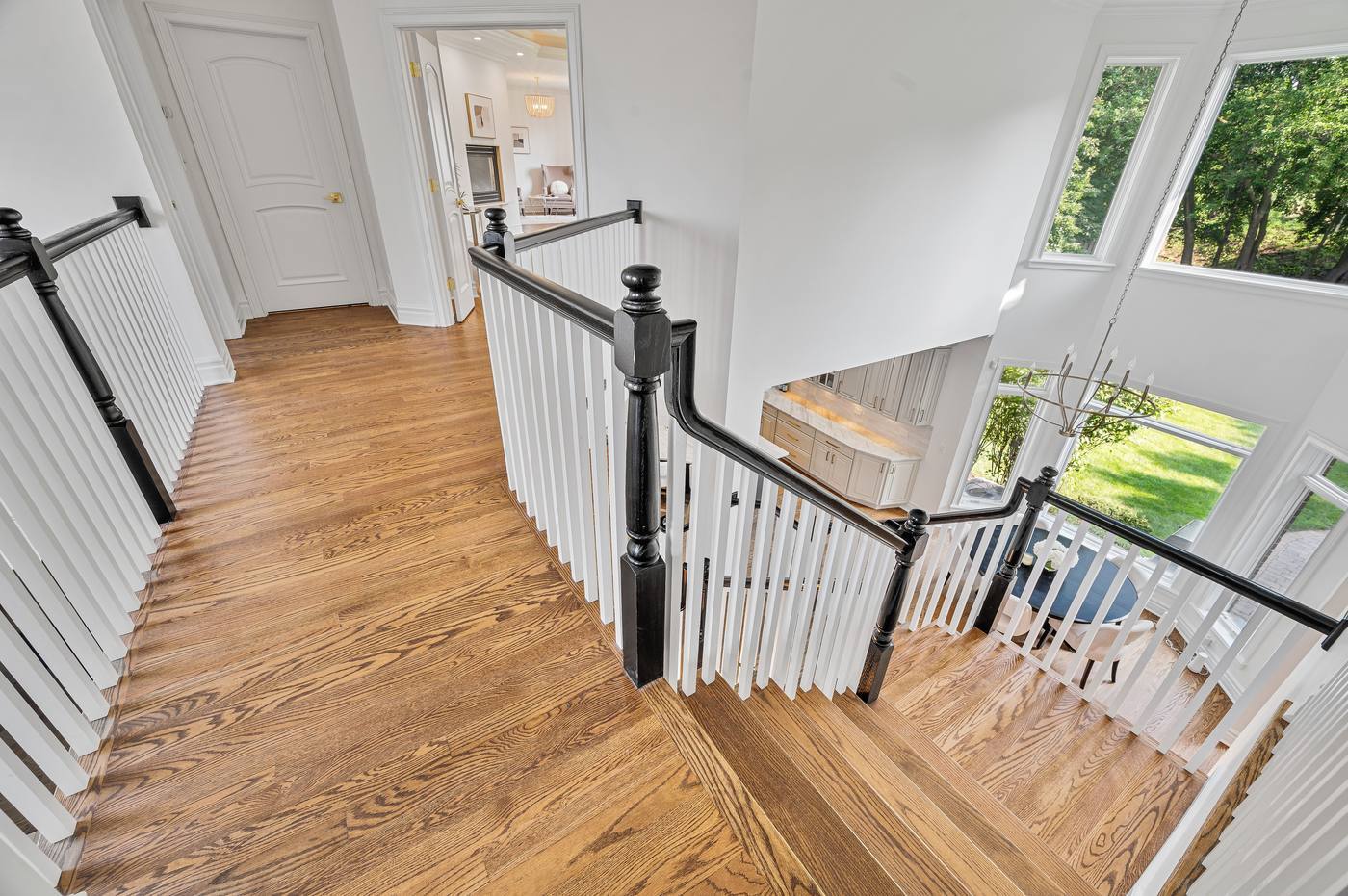 Second-floor landing, open to the foyer and the breakfast room below